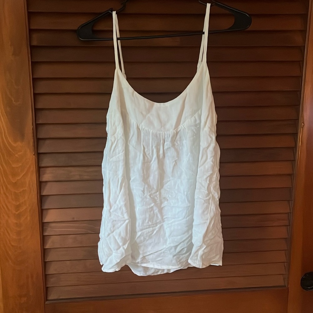 NWT - White patterned tank with adjustable straps - SZ M